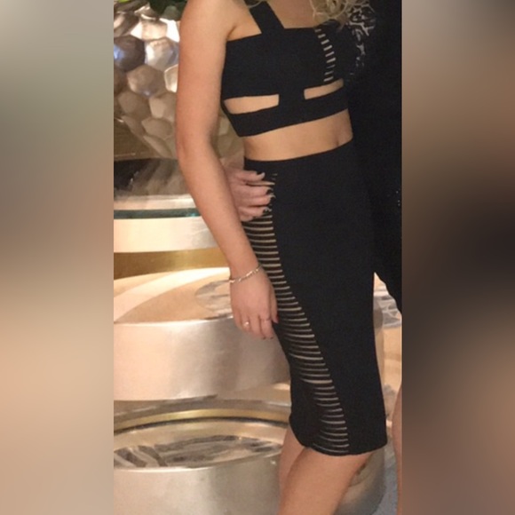 Medium. Black two piece with cut outs - Picture 3 of 3